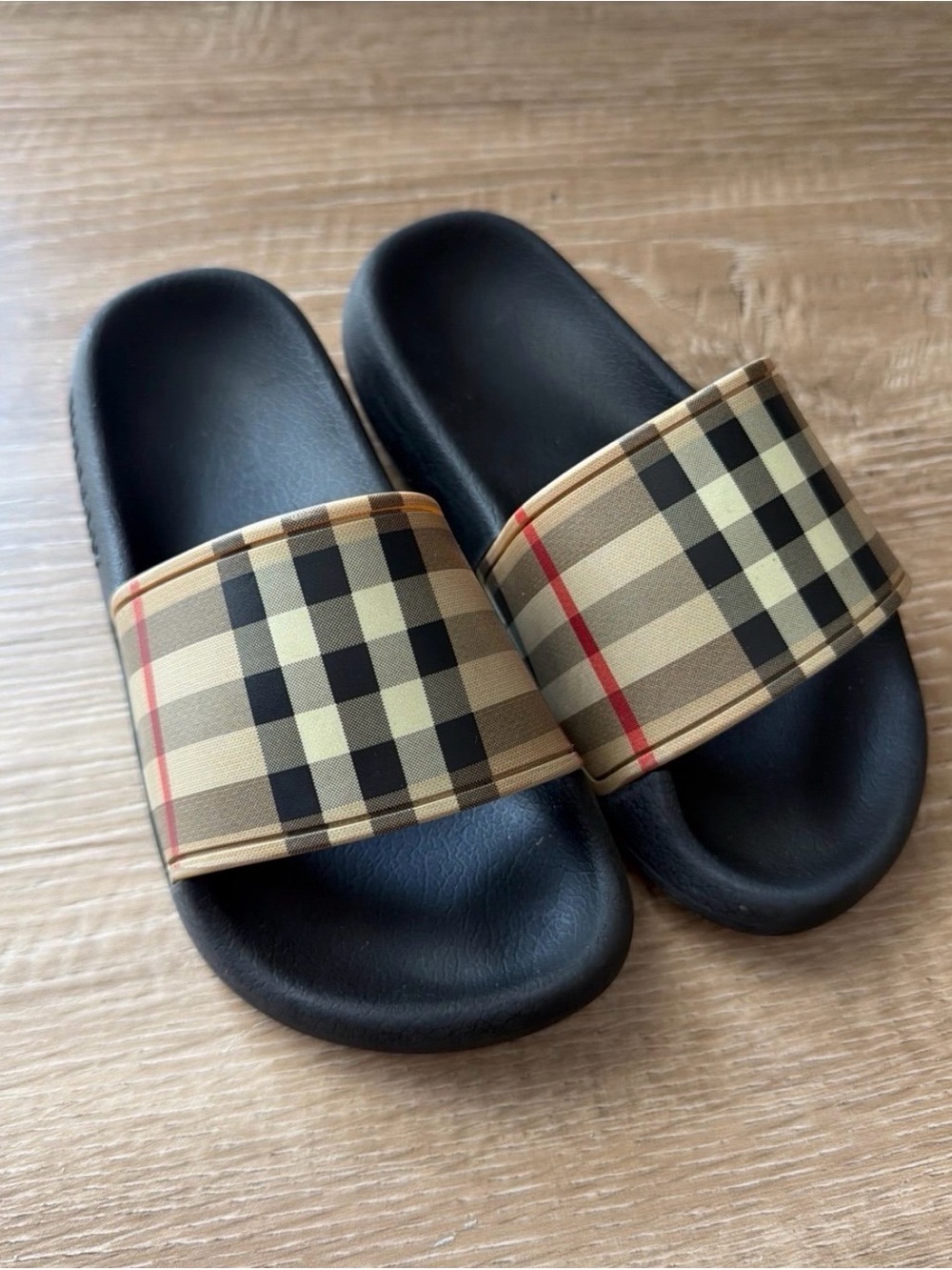Kids Burberry check pool slides